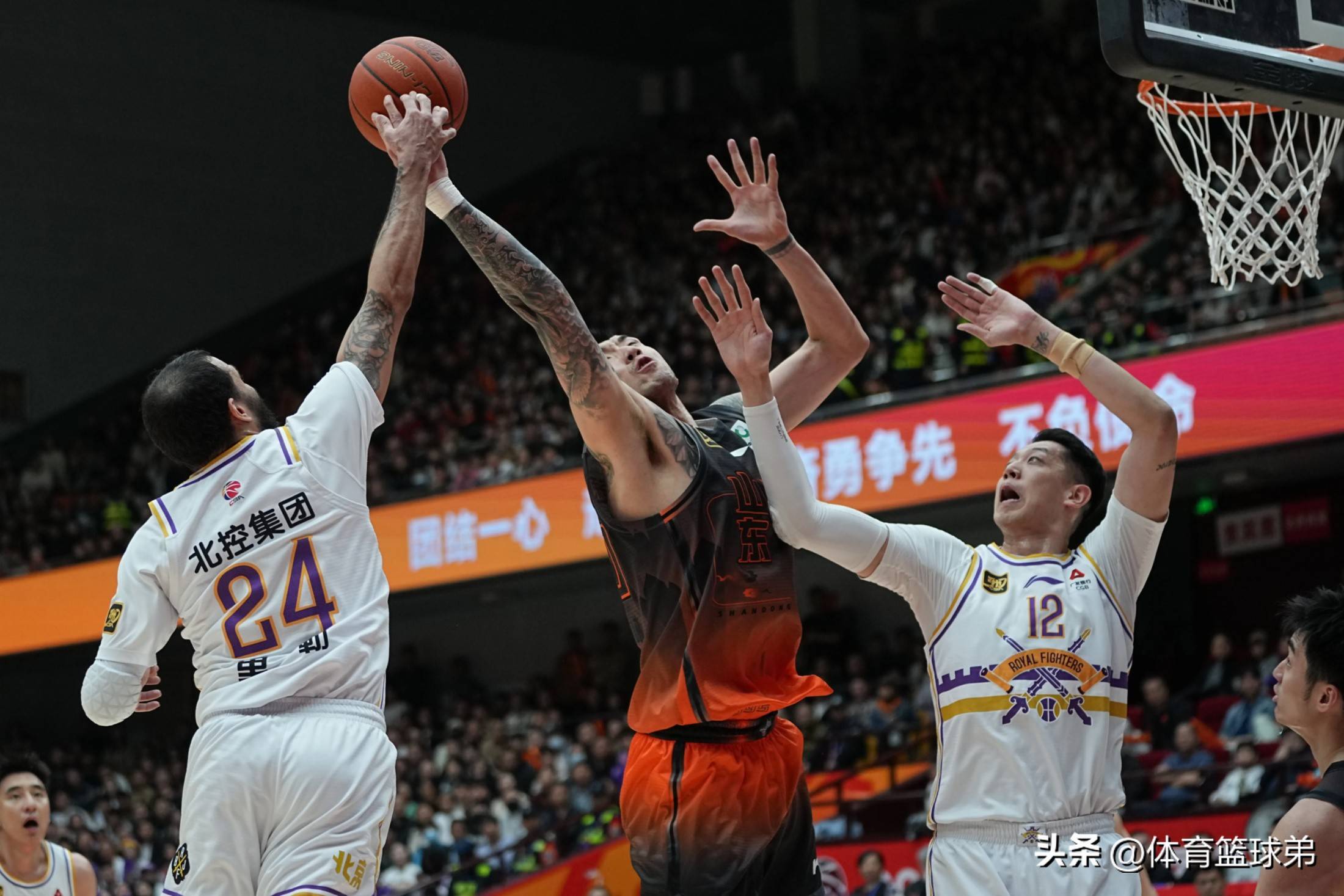 北京国安训练开放日；关键时刻扳平良机引欢呼；NBA季后赛在即；球队文化再被提及的简单介绍