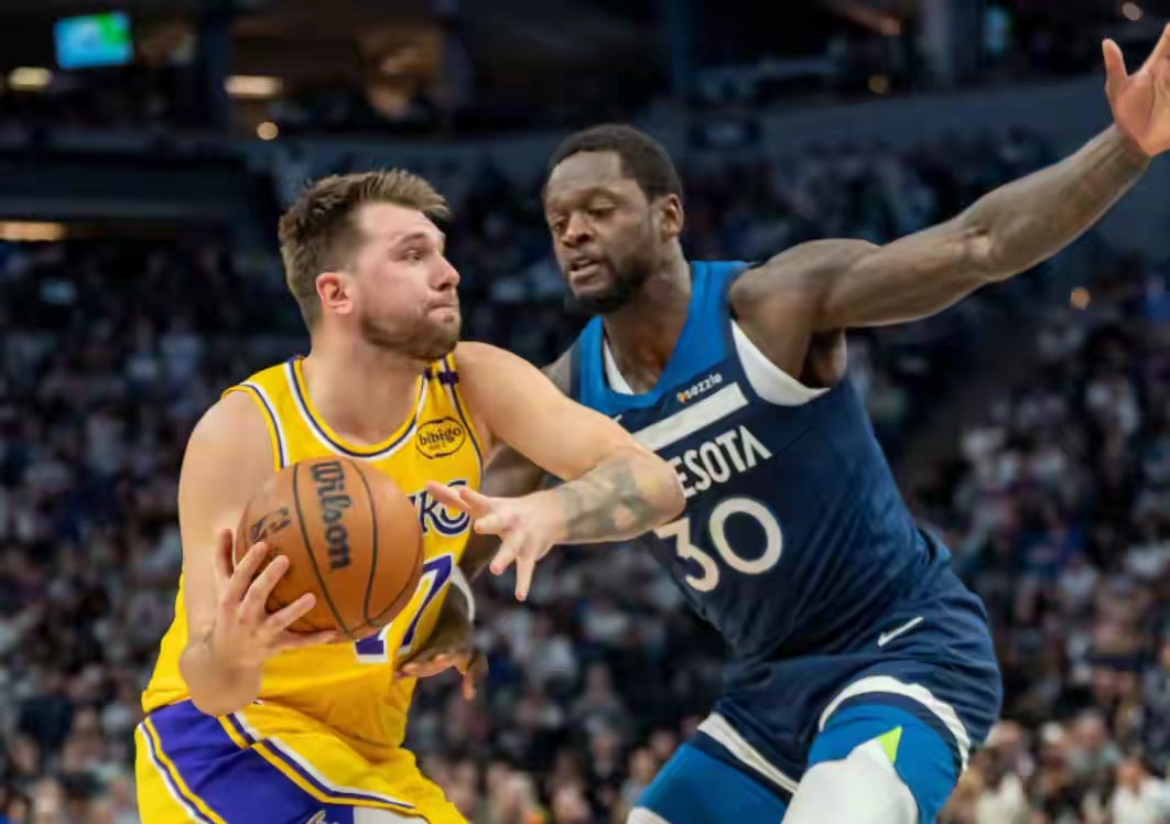 包含今夜突围战来临，孟菲斯灰熊围绕NBA季后赛完成体检，引发热议，临场指挥获称赞的词条