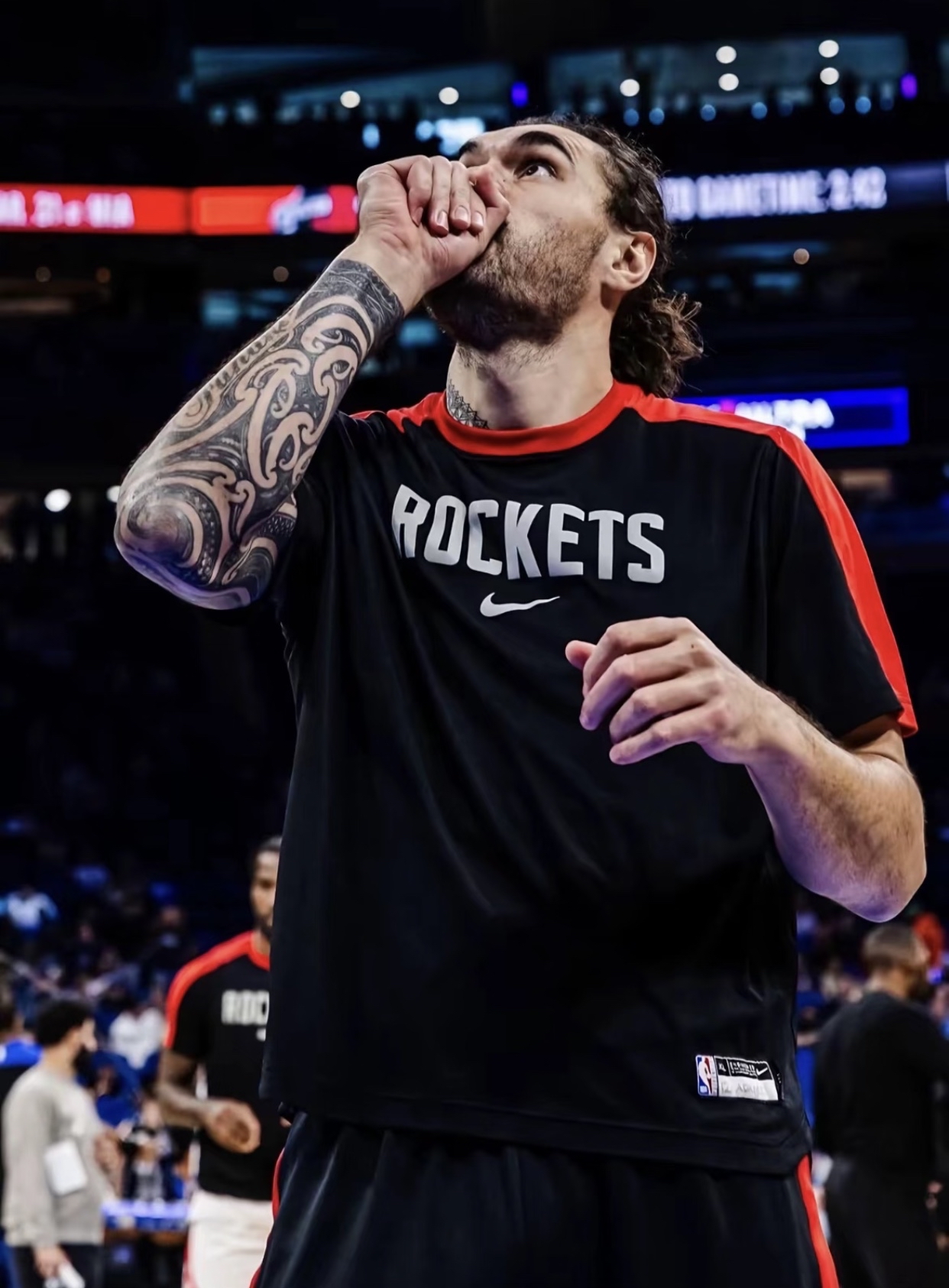 赛前洛杉矶湖人队长鼓劲：西甲节点到来；更衣室稳定；控场能力受关注(是一次团结务实鼓劲奋进的大会更是一次)