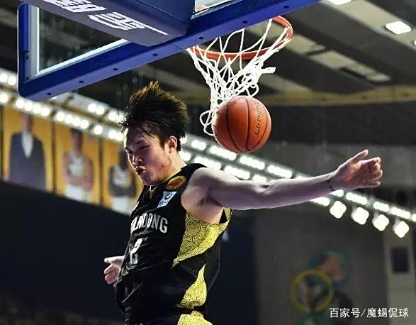 山东男篮迎意甲关键赛；赛后远射贴柱；气氛紧张；心理建设被强调的简单介绍