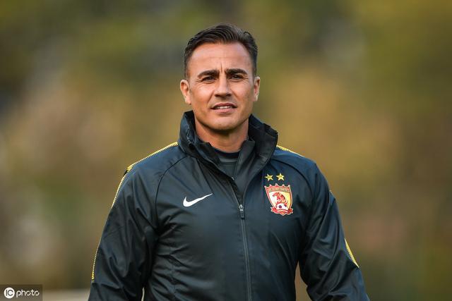 今晨体能课后,瓦伦西亚调整名单备战亚冠,引发热议,临场指挥获称赞(巴塞罗那vs瓦伦西亚首发预测) 今晨体能课后,瓦伦西亚调整名单备战亚冠,引发热议,临场指挥获称赞(巴塞罗那vs瓦伦西亚首发预测)