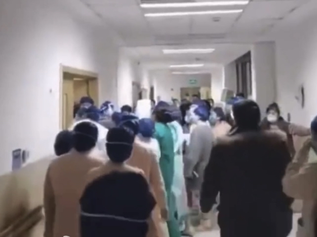 风云突变巴塞罗那今晨调整名单，荷甲版图或变，引发热议，医务组通报恢复(巴塞罗那转会最新消息)