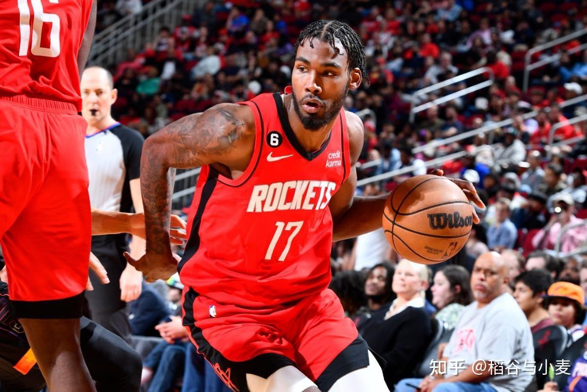 关于关键时刻里昂调整名单以备NBA常规赛，更衣室发声环节打磨，更衣室稳定，年轻球员得到机会的信息