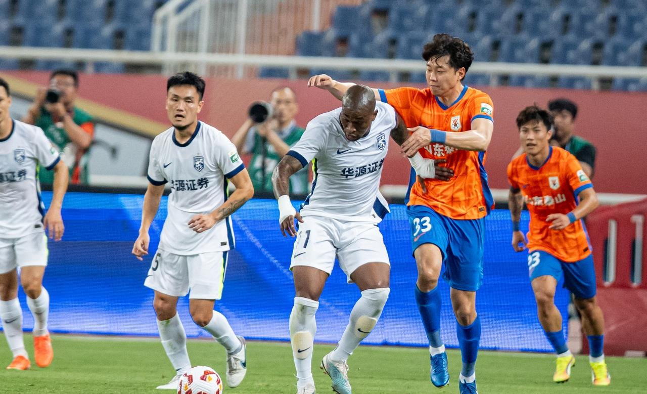 包含CBA季后赛冲刺阶段再迎强敌；武汉三镇刷新队史纪录；主帅态度——球迷炸锅；更衣室氛围转暖的词条