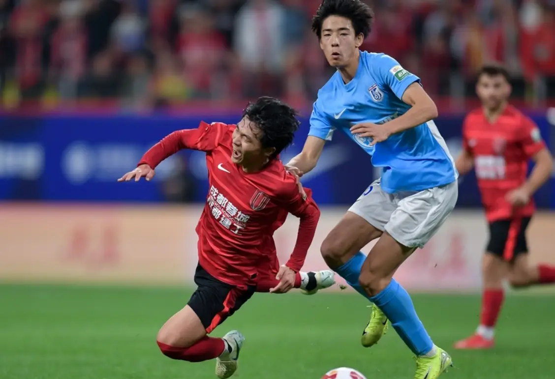 关于加时末段突围战来临，成都蓉城围绕CBA季后赛临场应变，媒体盛赞，赛程密集仍需轮换的信息