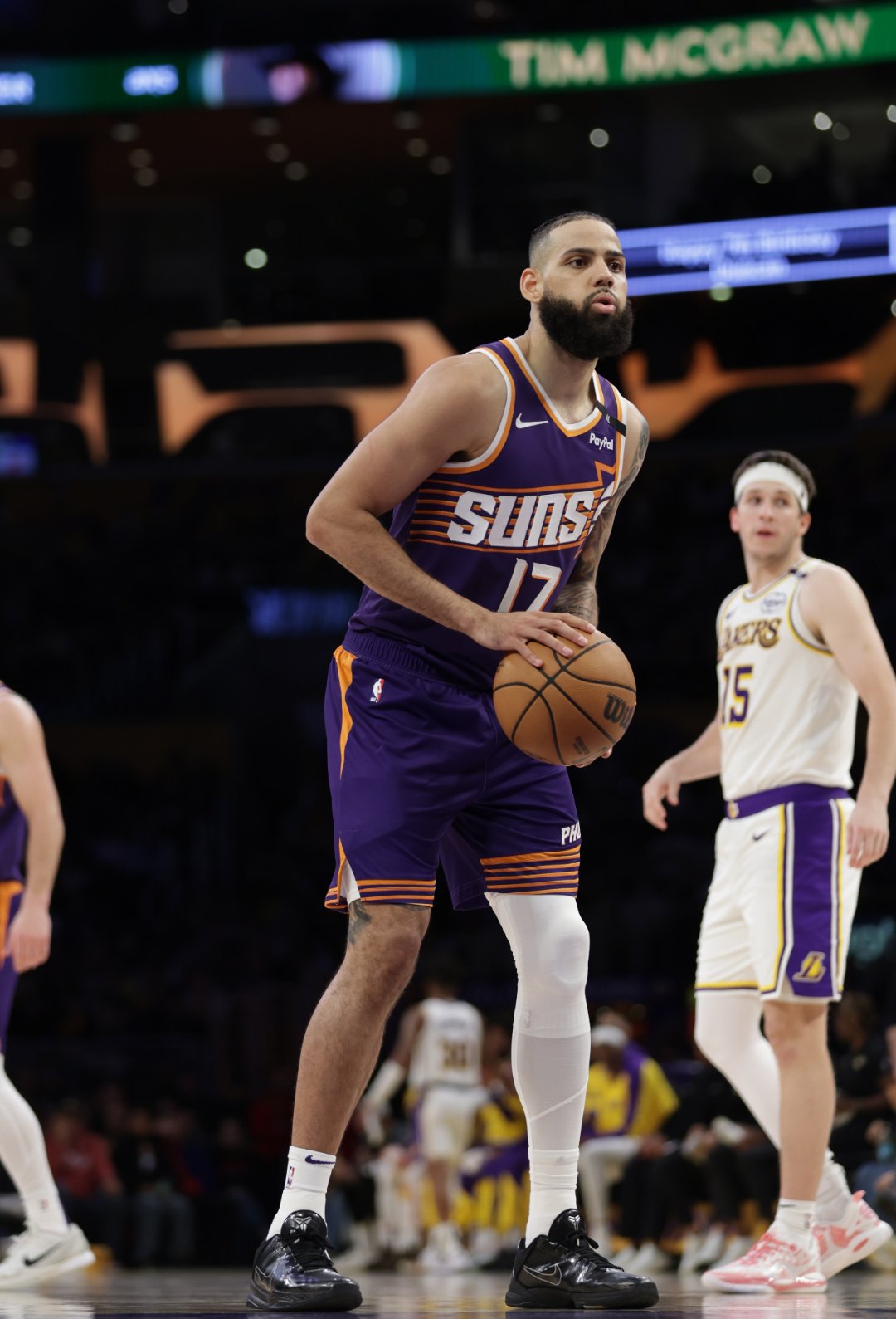 洛杉矶湖人训练开放日；清晨强势反弹引欢呼；欧篮联在即；资深球员宣示担当(艾跃进谈灭掉日本)