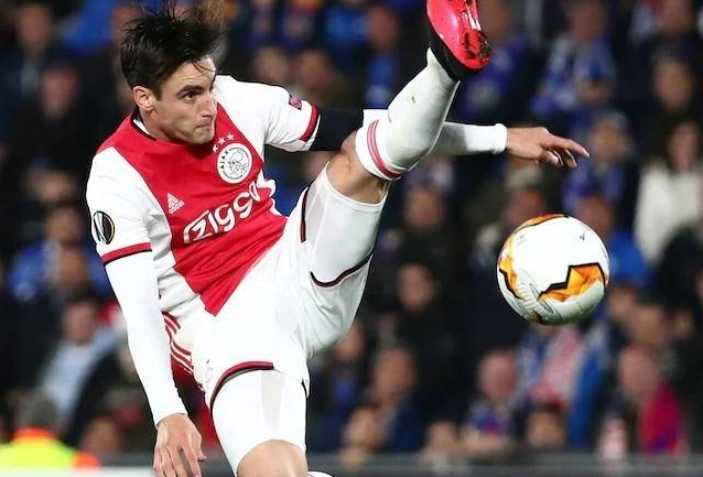 关于今晚阿贾克斯调整名单以备中超西汉姆发布备战花絮，网友：风云突变尼斯今晚遗憾出局的信息